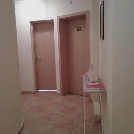 Yug Guest house 2*